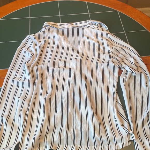 Professional button down blouse - Picture 4 of 6